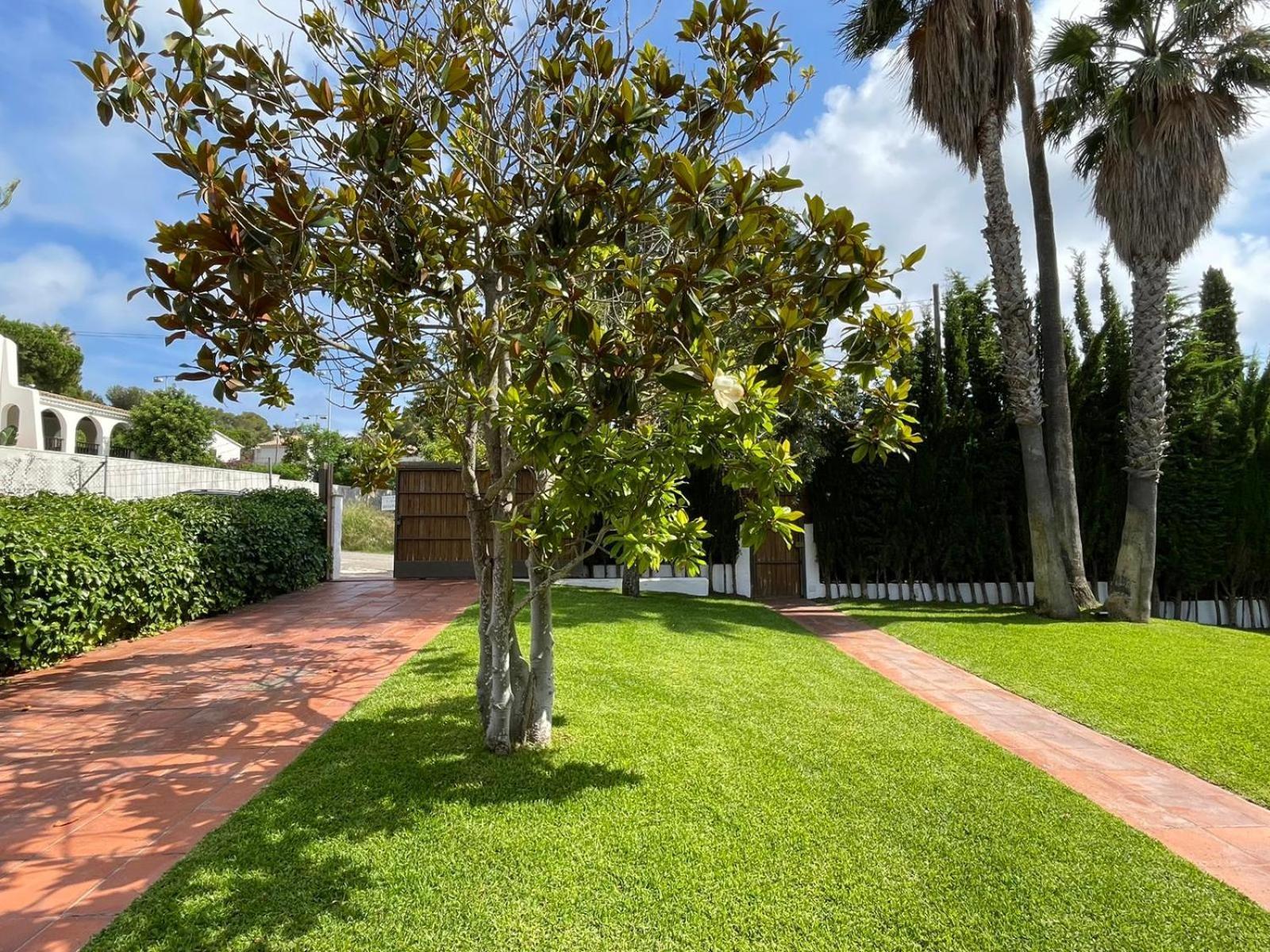 Casa Mediterranea Con Gran Jardin Y Piscina A 500 M De La Playa Roda de Bará Eksteriør billede